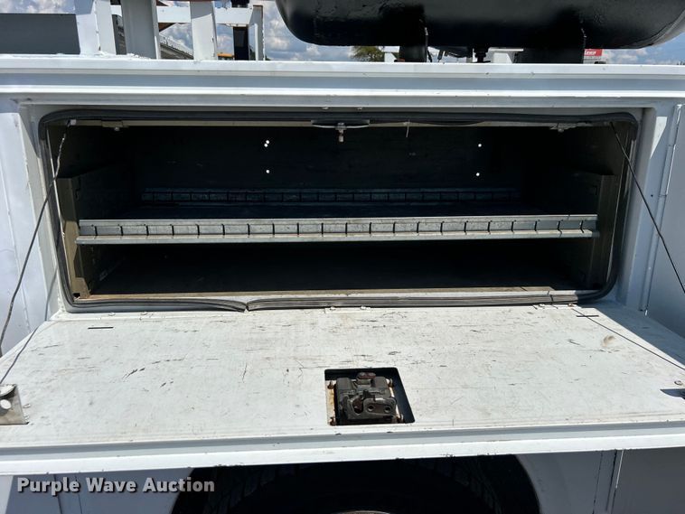 image for item EG0994 2011 Ford F550 Super Duty utility / service truck