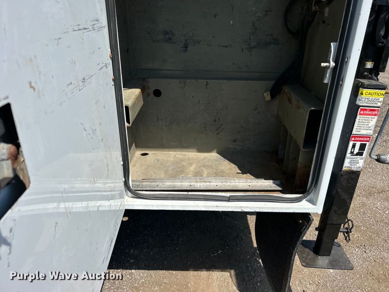 image for item EG0994 2011 Ford F550 Super Duty utility / service truck