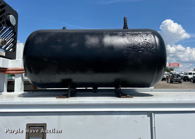 image for item EG0994 2011 Ford F550 Super Duty utility / service truck