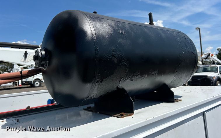 image for item EG0994 2011 Ford F550 Super Duty utility / service truck