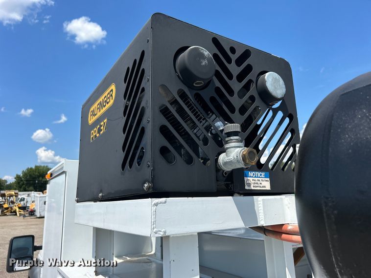 image for item EG0994 2011 Ford F550 Super Duty utility / service truck