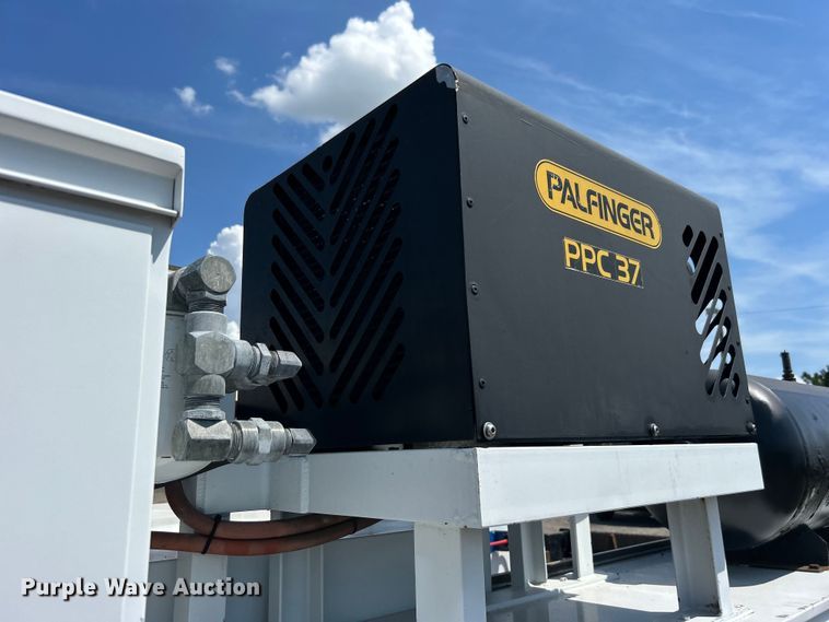 image for item EG0994 2011 Ford F550 Super Duty utility / service truck