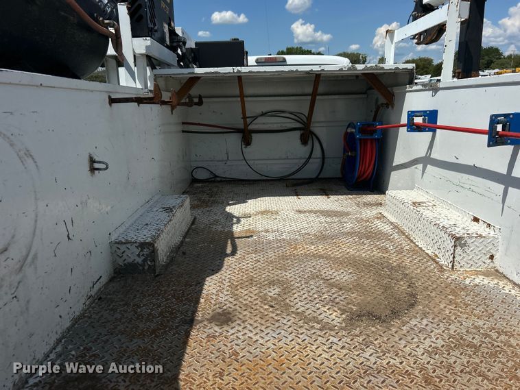 image for item EG0994 2011 Ford F550 Super Duty utility / service truck