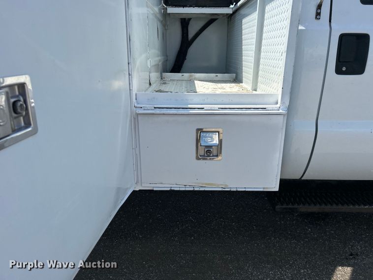 image for item EG0994 2011 Ford F550 Super Duty utility / service truck
