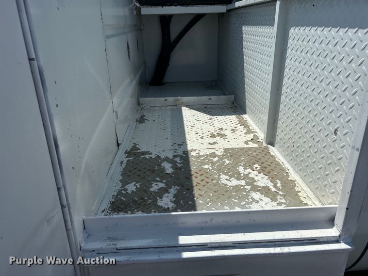 image for item EG0994 2011 Ford F550 Super Duty utility / service truck