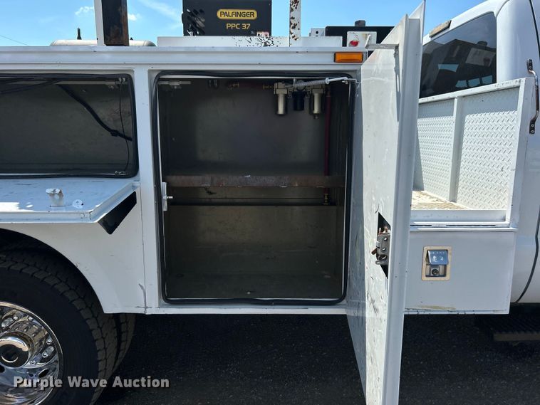 image for item EG0994 2011 Ford F550 Super Duty utility / service truck