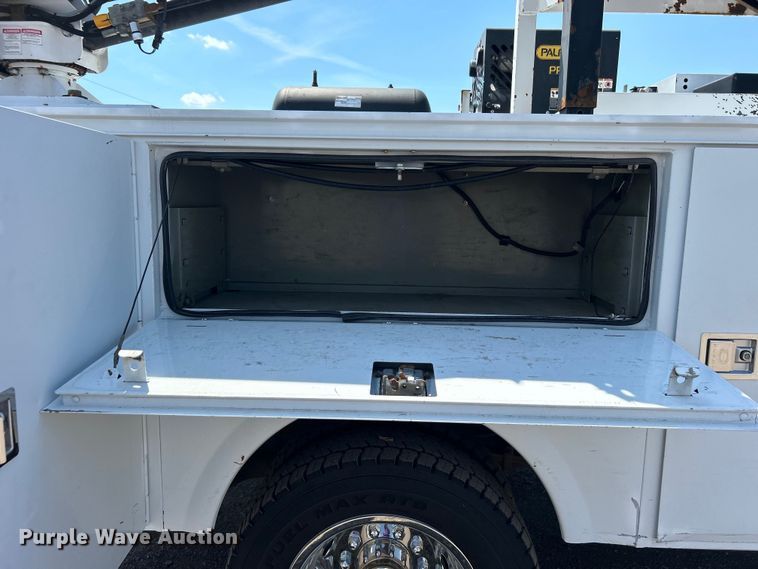 image for item EG0994 2011 Ford F550 Super Duty utility / service truck