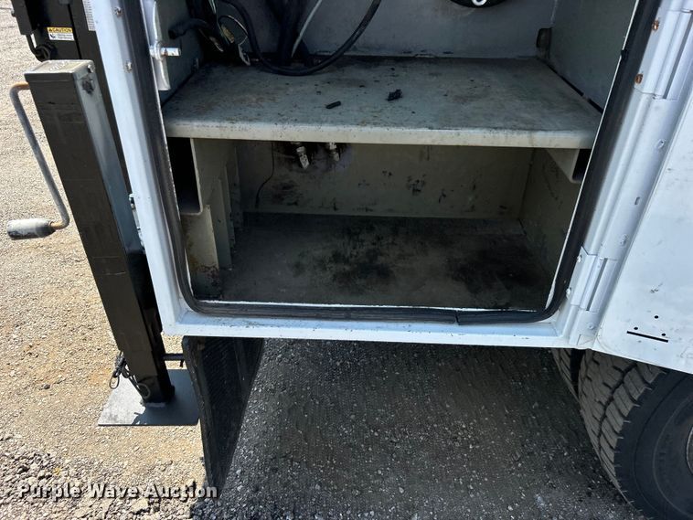 image for item EG0994 2011 Ford F550 Super Duty utility / service truck