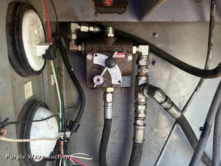 image for item EG0994 2011 Ford F550 Super Duty utility / service truck