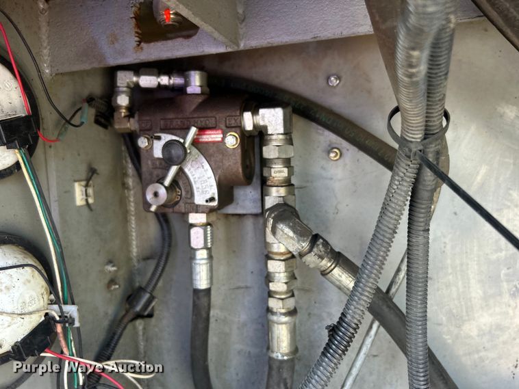 image for item EG0994 2011 Ford F550 Super Duty utility / service truck