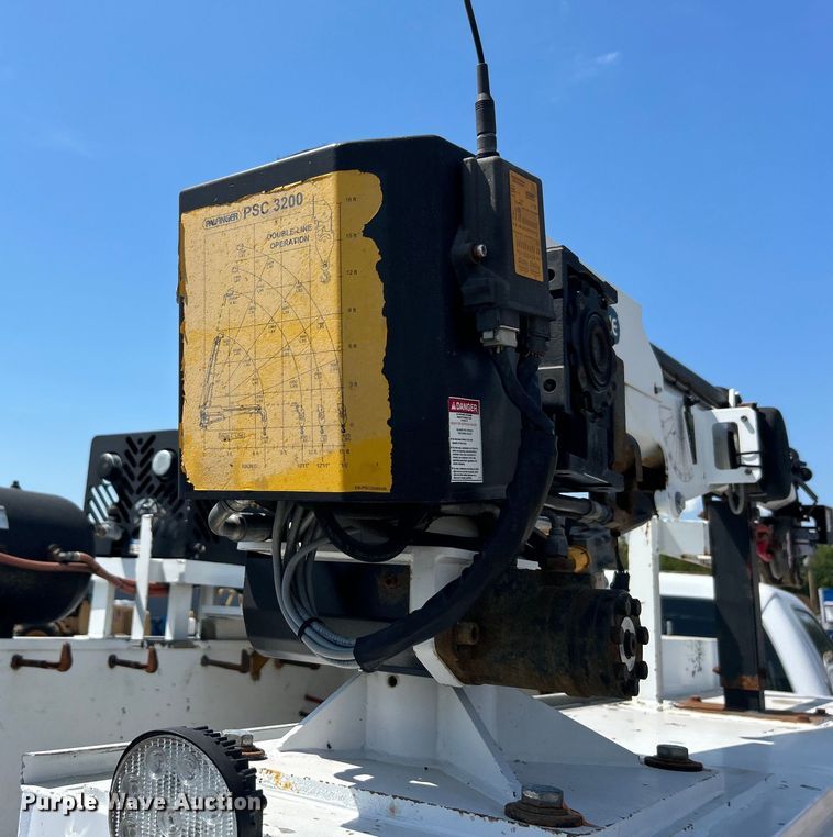 image for item EG0994 2011 Ford F550 Super Duty utility / service truck