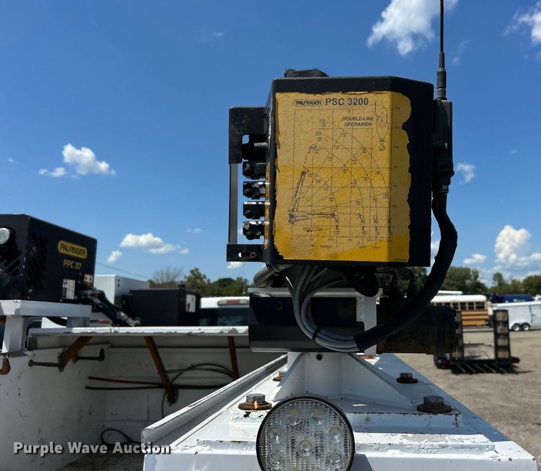 image for item EG0994 2011 Ford F550 Super Duty utility / service truck