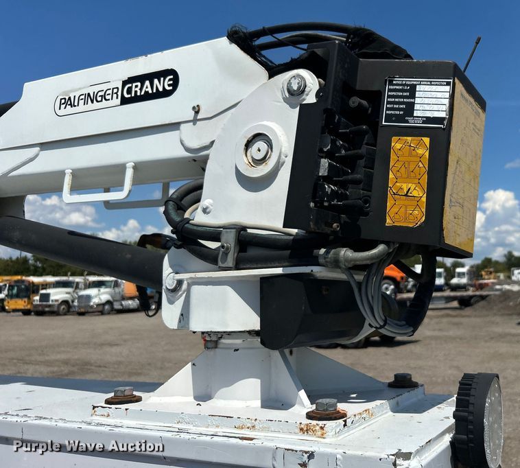 image for item EG0994 2011 Ford F550 Super Duty utility / service truck