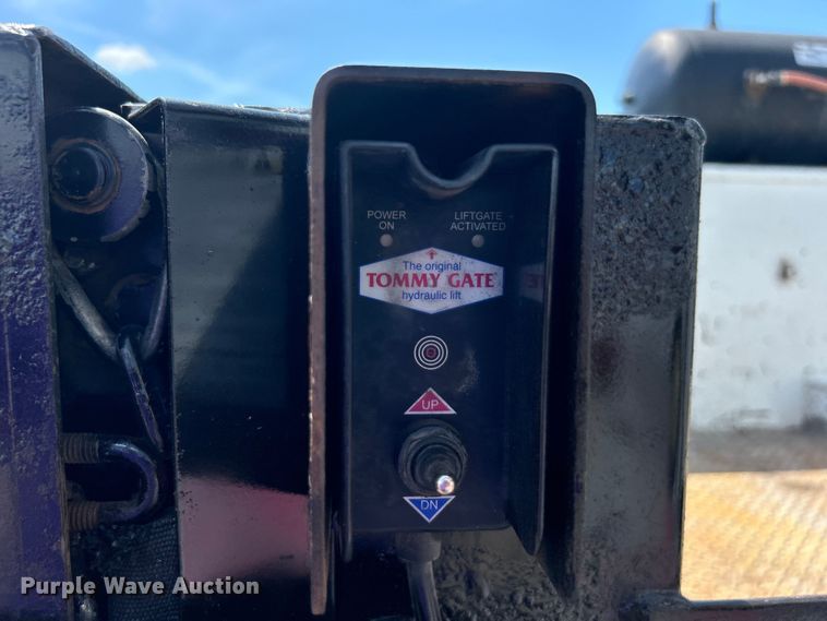 image for item EG0994 2011 Ford F550 Super Duty utility / service truck