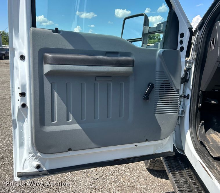 image for item EG0994 2011 Ford F550 Super Duty utility / service truck