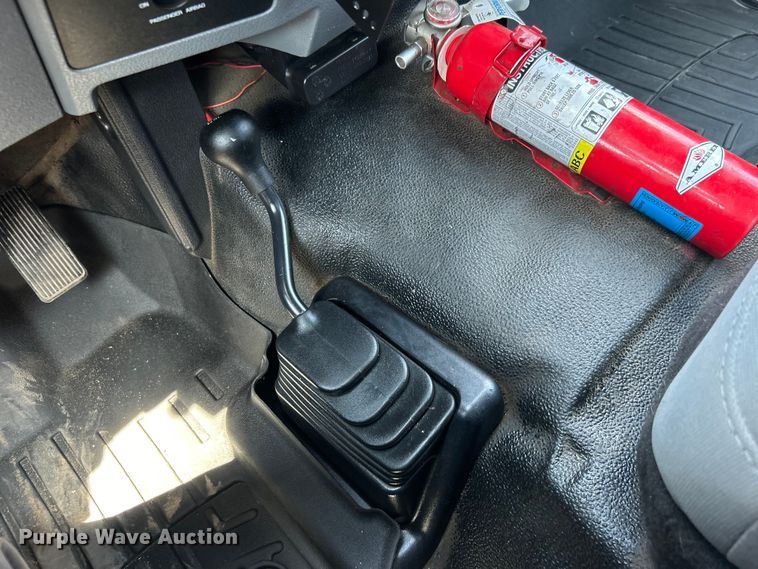 image for item EG0994 2011 Ford F550 Super Duty utility / service truck