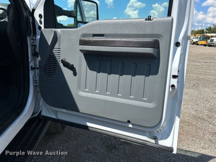 image for item EG0994 2011 Ford F550 Super Duty utility / service truck