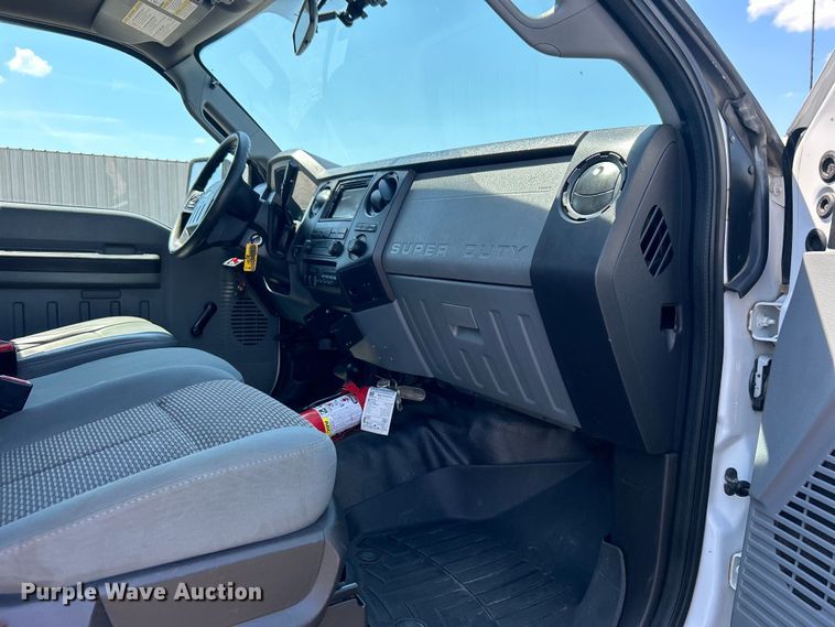 image for item EG0994 2011 Ford F550 Super Duty utility / service truck