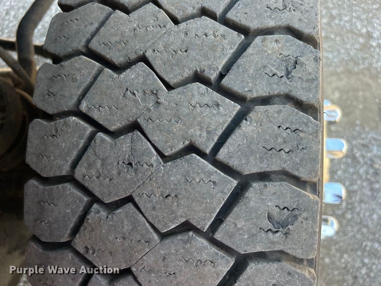 image for item EG0994 2011 Ford F550 Super Duty utility / service truck