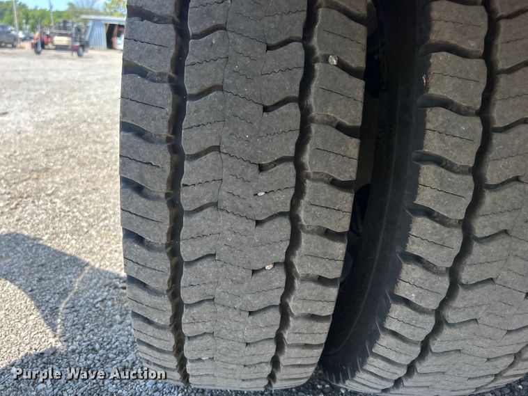 image for item EG0994 2011 Ford F550 Super Duty utility / service truck