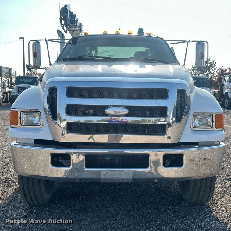 image for item EG1046 2007 Ford F750 Super Duty  utility / service truck