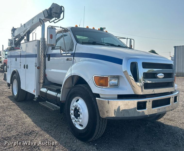 image for item EG1046 2007 Ford F750 Super Duty  utility / service truck