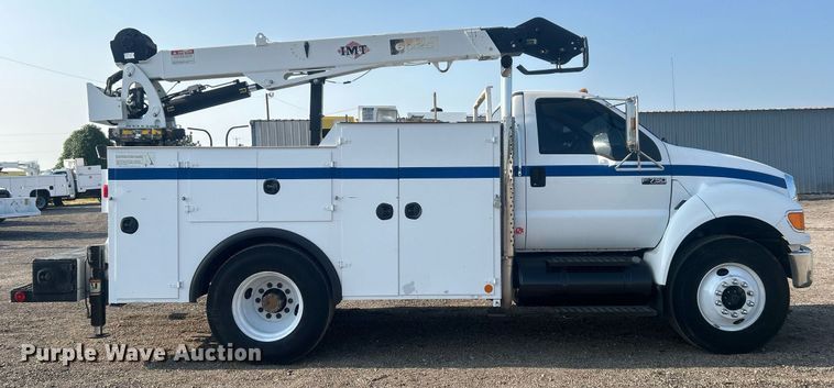 image for item EG1046 2007 Ford F750 Super Duty  utility / service truck