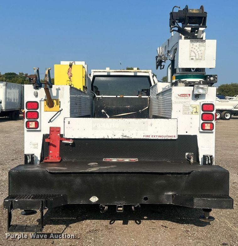 image for item EG1046 2007 Ford F750 Super Duty  utility / service truck