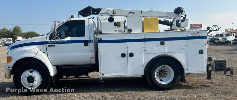 image for item EG1046 2007 Ford F750 Super Duty  utility / service truck