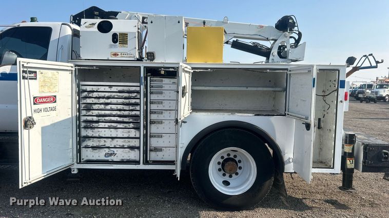 image for item EG1046 2007 Ford F750 Super Duty  utility / service truck