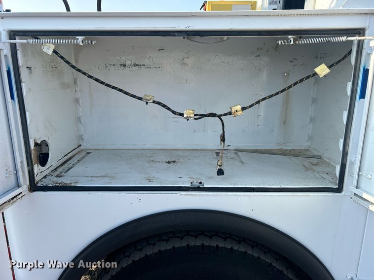 image for item EG1046 2007 Ford F750 Super Duty  utility / service truck