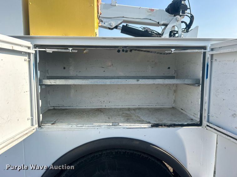 image for item EG1046 2007 Ford F750 Super Duty  utility / service truck