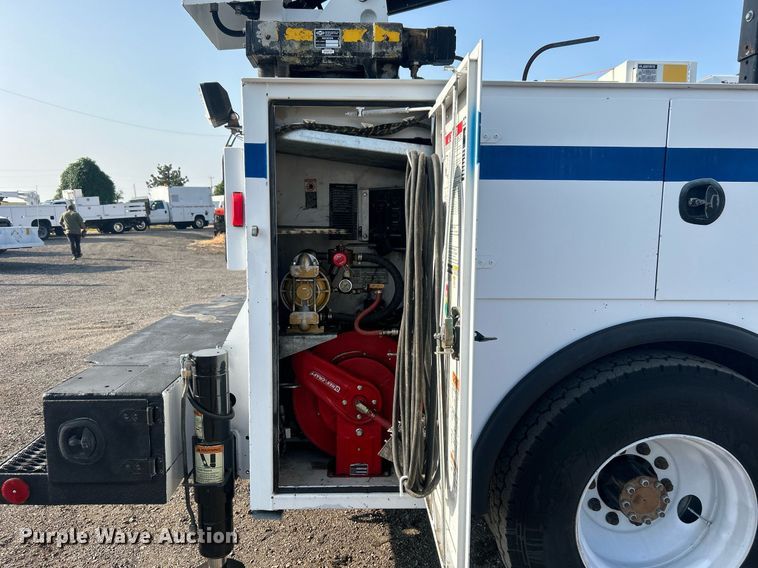 image for item EG1046 2007 Ford F750 Super Duty  utility / service truck