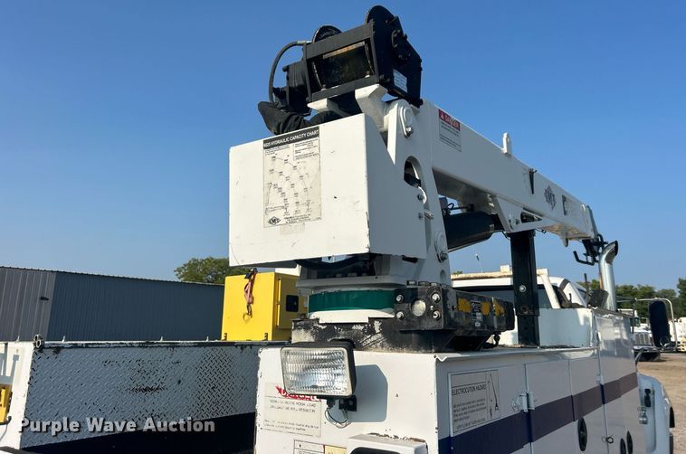 image for item EG1046 2007 Ford F750 Super Duty  utility / service truck