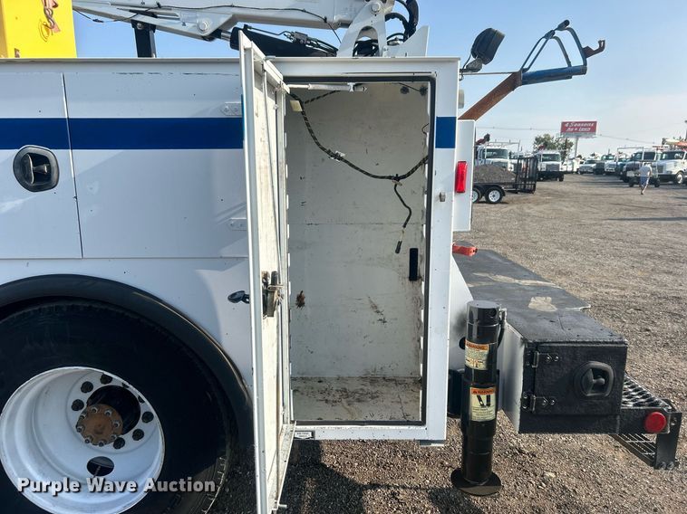 image for item EG1046 2007 Ford F750 Super Duty  utility / service truck