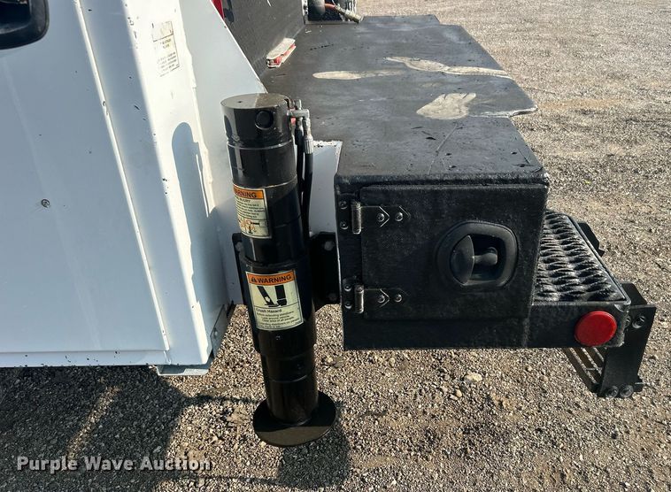 image for item EG1046 2007 Ford F750 Super Duty  utility / service truck