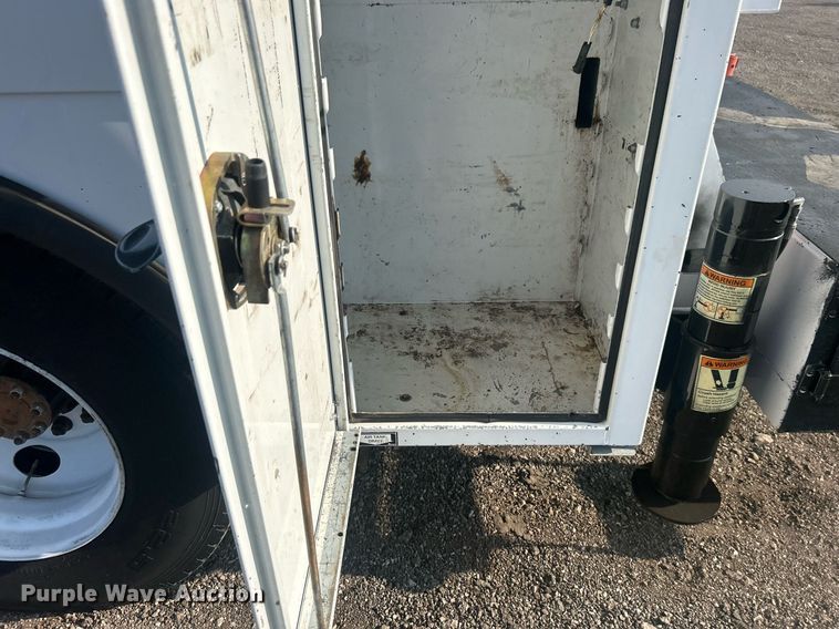 image for item EG1046 2007 Ford F750 Super Duty  utility / service truck