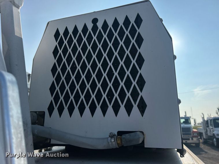 image for item EG1046 2007 Ford F750 Super Duty  utility / service truck