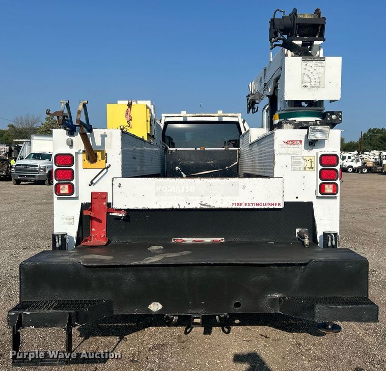 image for item EG1046 2007 Ford F750 Super Duty  utility / service truck