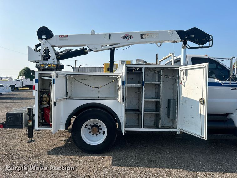 image for item EG1046 2007 Ford F750 Super Duty  utility / service truck