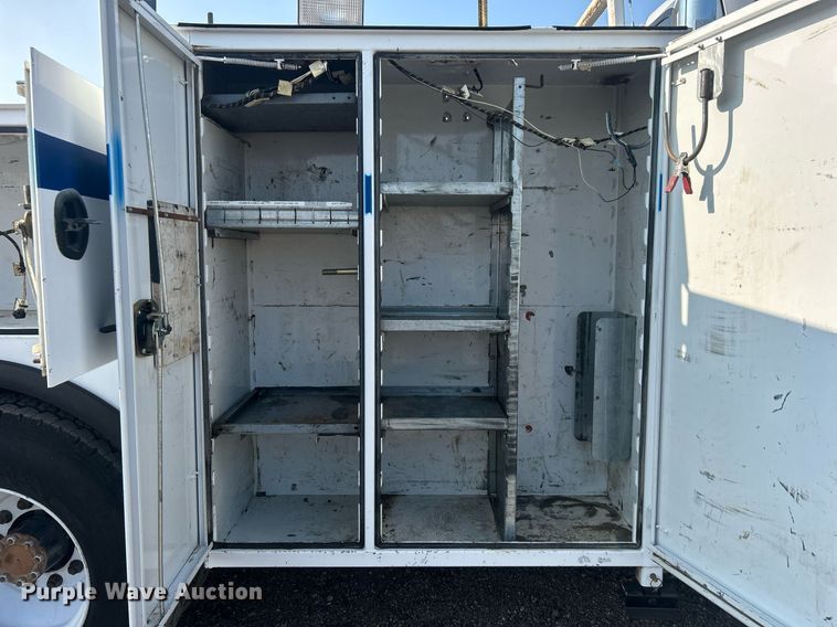 image for item EG1046 2007 Ford F750 Super Duty  utility / service truck