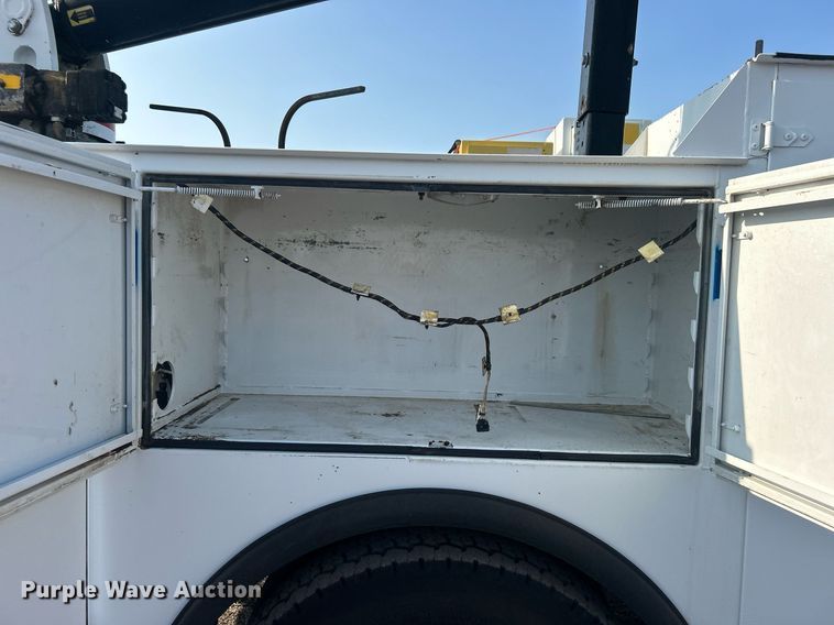 image for item EG1046 2007 Ford F750 Super Duty  utility / service truck