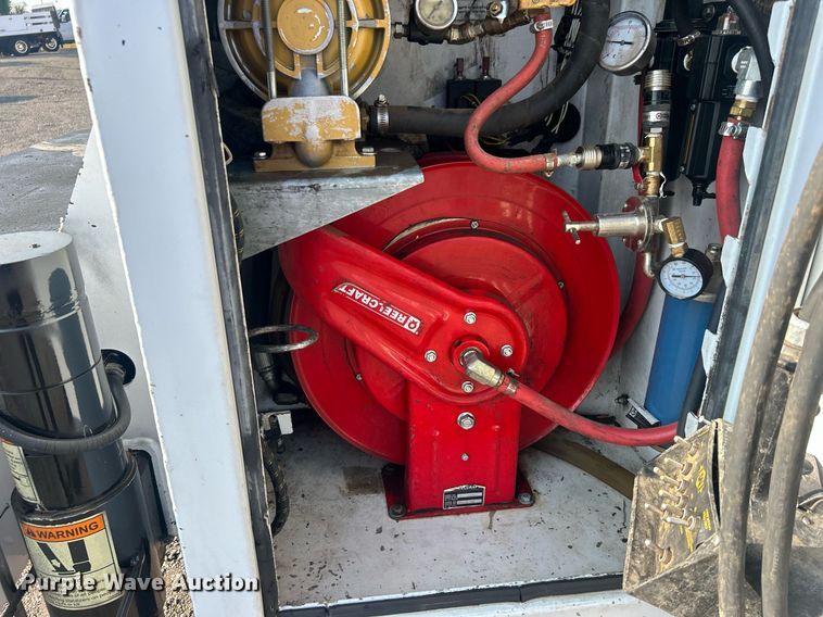 image for item EG1046 2007 Ford F750 Super Duty  utility / service truck