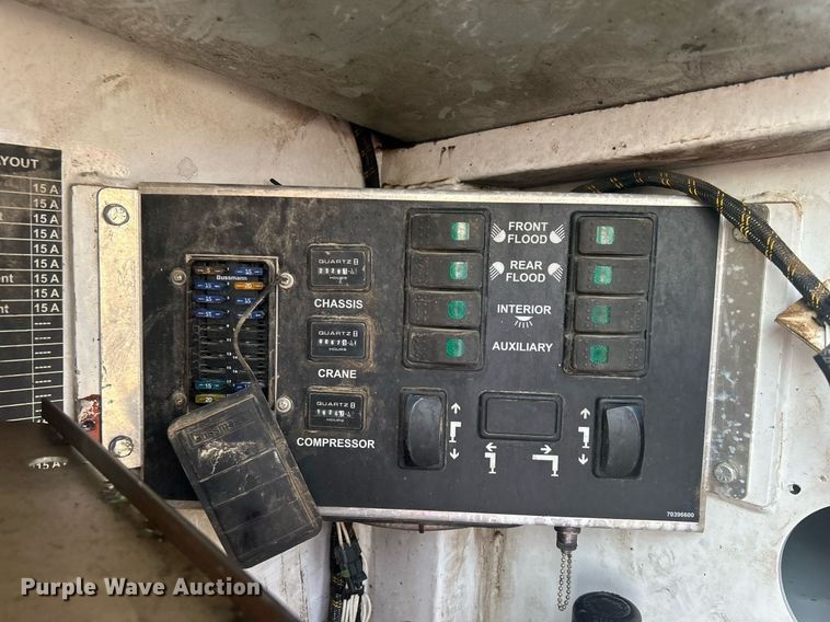 image for item EG1046 2007 Ford F750 Super Duty  utility / service truck