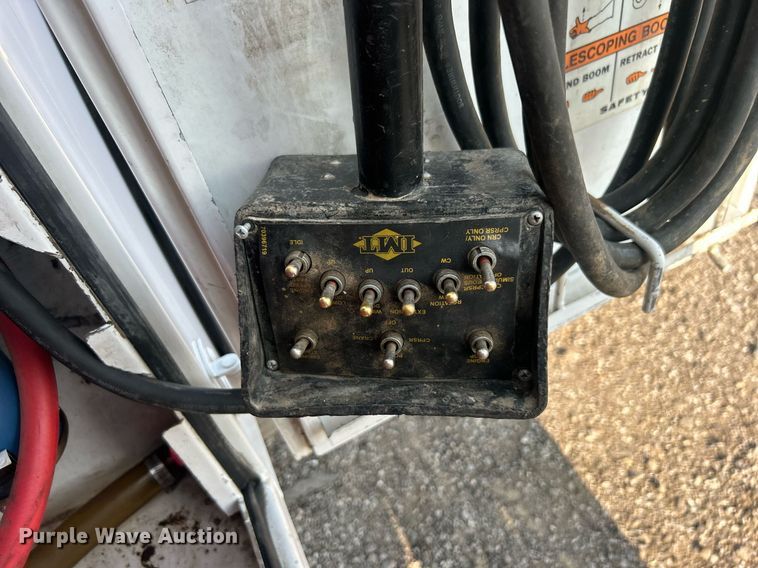 image for item EG1046 2007 Ford F750 Super Duty  utility / service truck