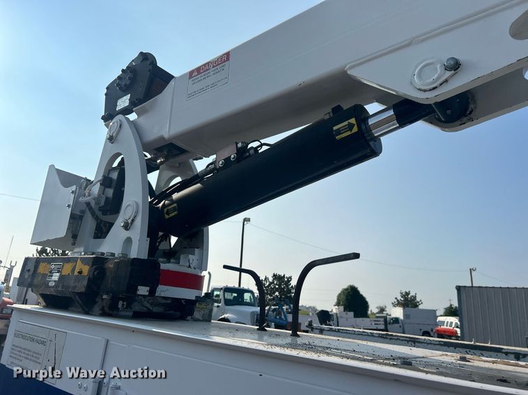 image for item EG1046 2007 Ford F750 Super Duty  utility / service truck