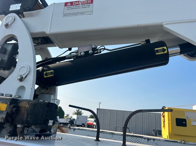 image for item EG1046 2007 Ford F750 Super Duty  utility / service truck