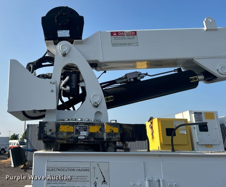 image for item EG1046 2007 Ford F750 Super Duty  utility / service truck