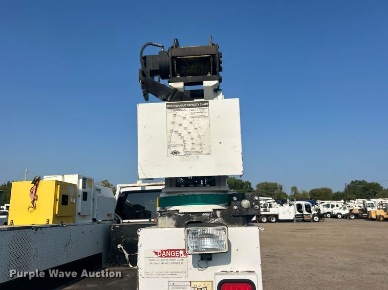 image for item EG1046 2007 Ford F750 Super Duty  utility / service truck