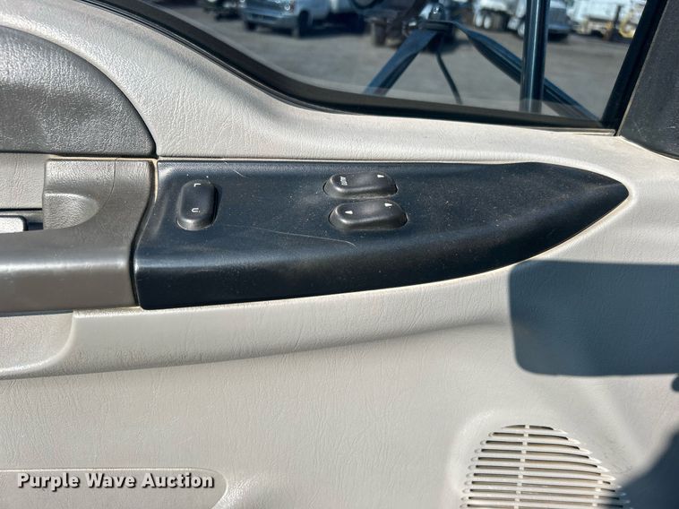 image for item EG1046 2007 Ford F750 Super Duty  utility / service truck